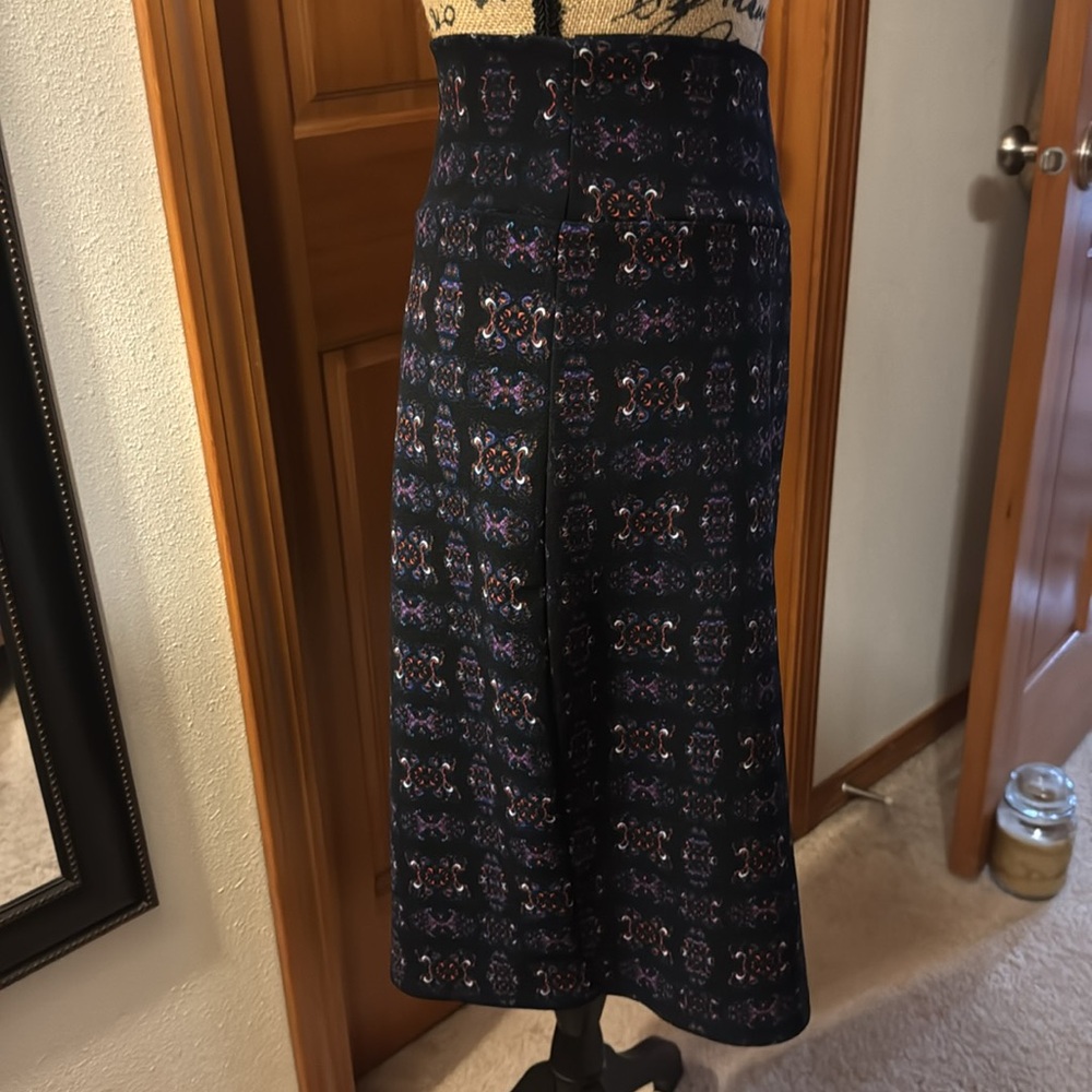 LuLaRoe ⭐️Cassie Pencil Skirt - Picture 4 of 11